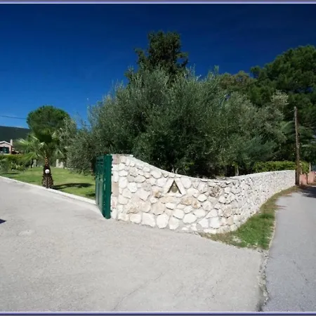 Villa Dafni *
